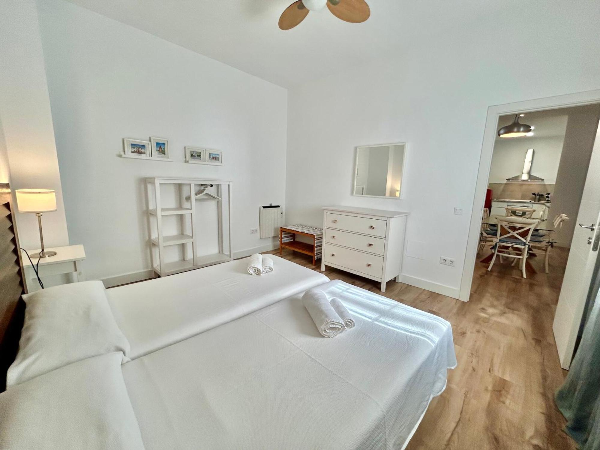 Acogedor Apt 6Pax 3Bdr 2Bth - Cozyhomesevilla5 ภายนอก รูปภาพ